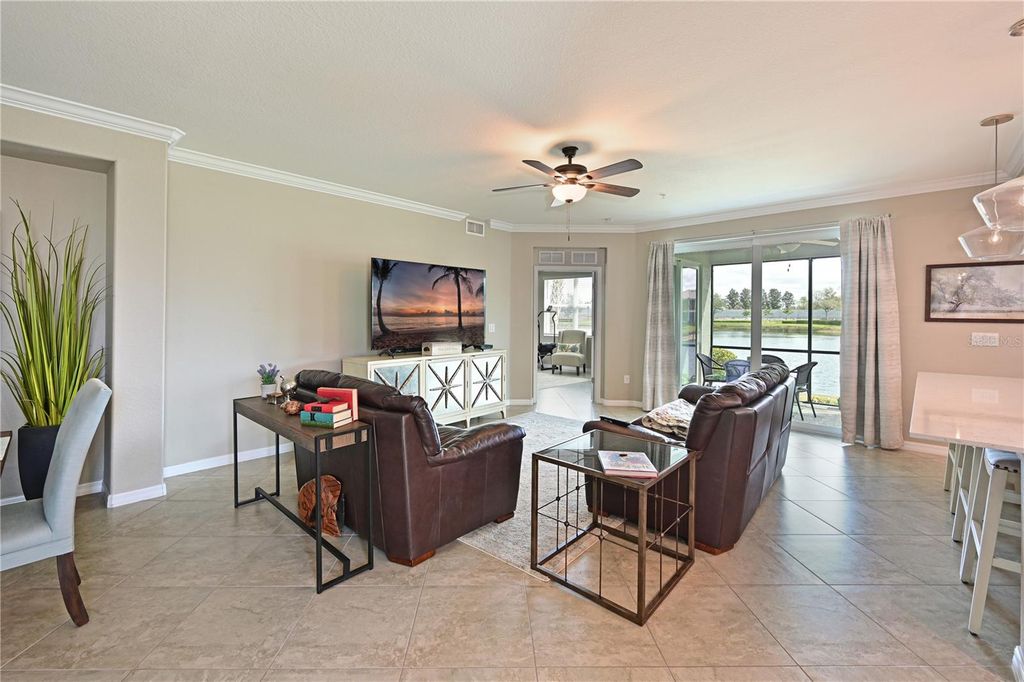 Image 5 of property listing at 901 TIDEWATER SHORES LOOP 412, Bradenton, FL 34208