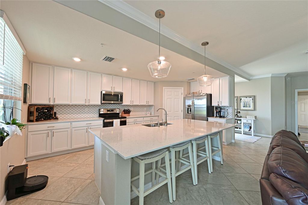 Image 9 of property listing at 901 TIDEWATER SHORES LOOP 412, Bradenton, FL 34208