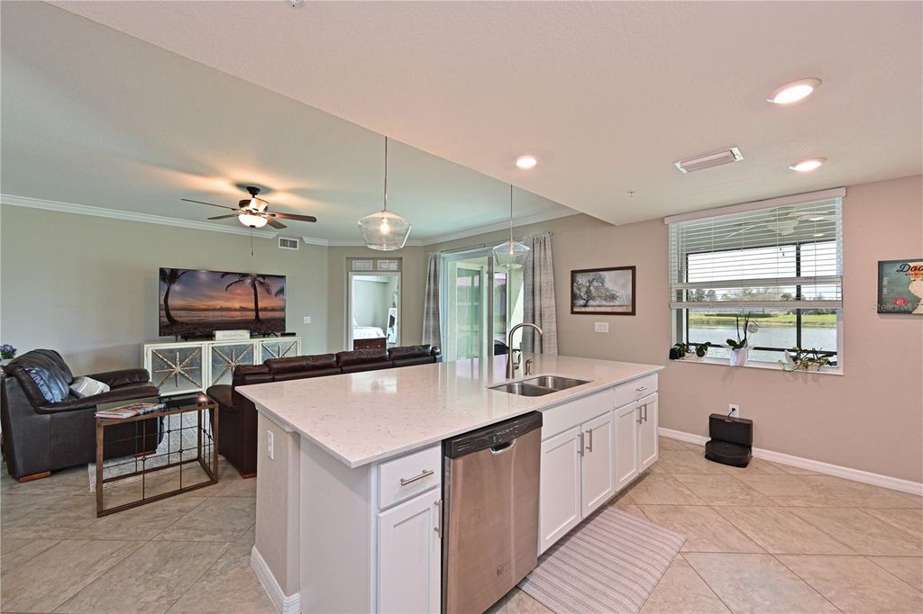 Image 10 of property listing at 901 TIDEWATER SHORES LOOP 412, Bradenton, FL 34208