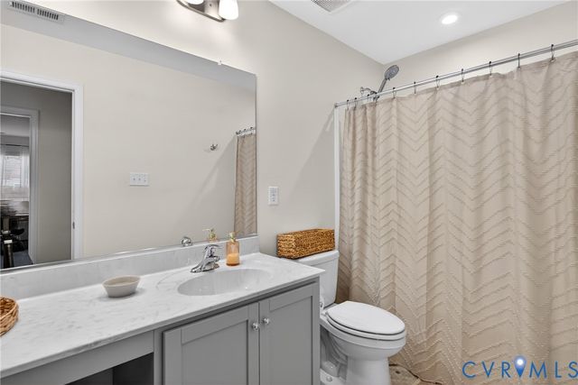 3700 Irby Pond Dr, Midlothian, VA 23112