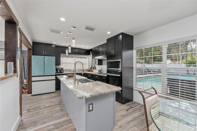 13834 CHERRY CREEK DRIVE, Tampa, FL 33618