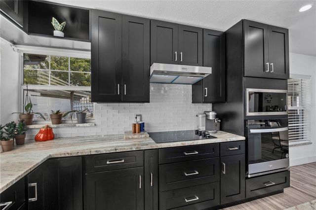 13834 CHERRY CREEK DRIVE, Tampa, FL 33618