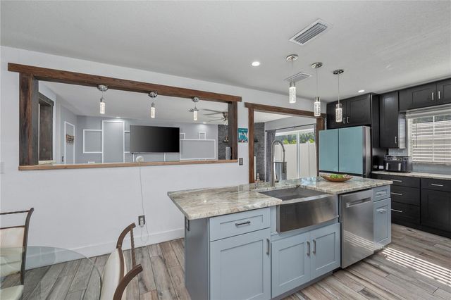 13834 CHERRY CREEK DRIVE, Tampa, FL 33618