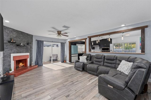 13834 CHERRY CREEK DRIVE, Tampa, FL 33618