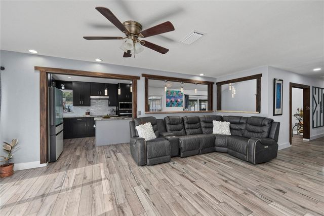 13834 CHERRY CREEK DRIVE, Tampa, FL 33618