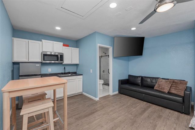 13834 CHERRY CREEK DRIVE, Tampa, FL 33618