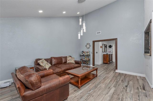 13834 CHERRY CREEK DRIVE, Tampa, FL 33618