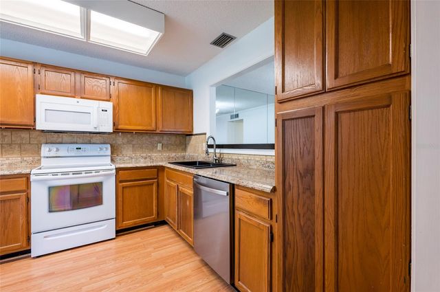 3164 VALLEY OAKS DRIVE 3164, Tampa, FL 33618
