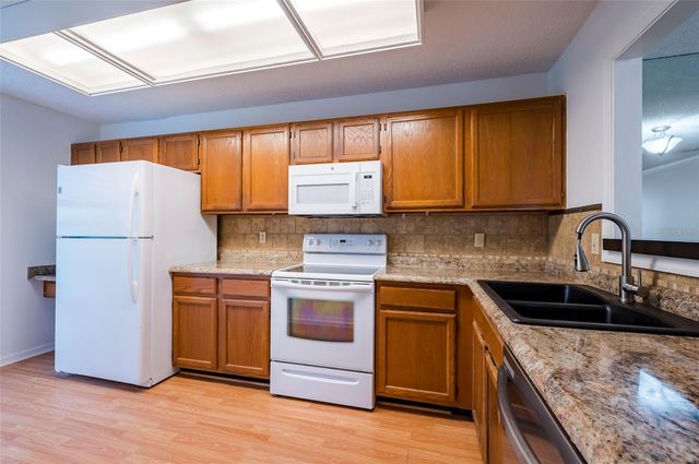 3164 VALLEY OAKS DRIVE 3164, Tampa, FL 33618