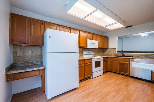 3164 VALLEY OAKS DRIVE 3164, Tampa, FL 33618