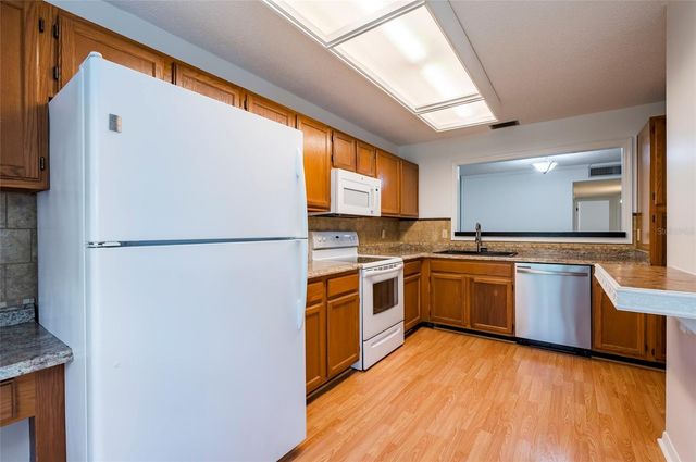 3164 VALLEY OAKS DRIVE 3164, Tampa, FL 33618