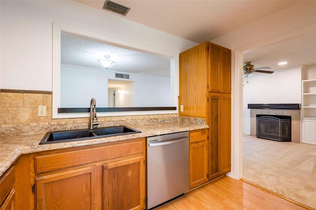 3164 VALLEY OAKS DRIVE 3164, Tampa, FL 33618