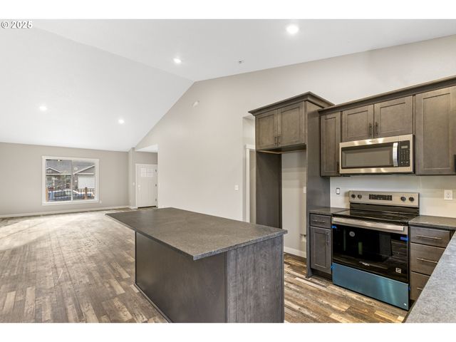 158 E H St, Vernonia, OR 97064