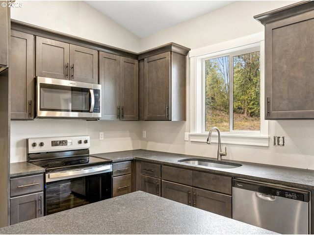 158 E H St, Vernonia, OR 97064