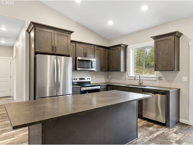 158 E H St, Vernonia, OR 97064