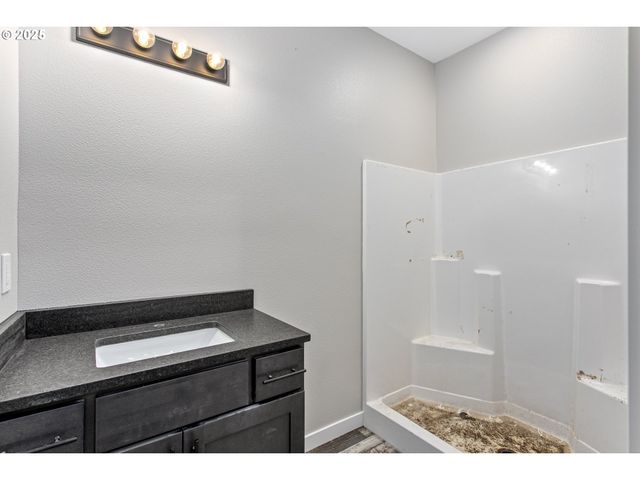 158 E H St, Vernonia, OR 97064