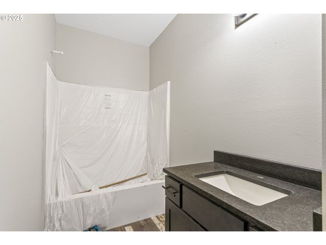 158 E H St, Vernonia, OR 97064