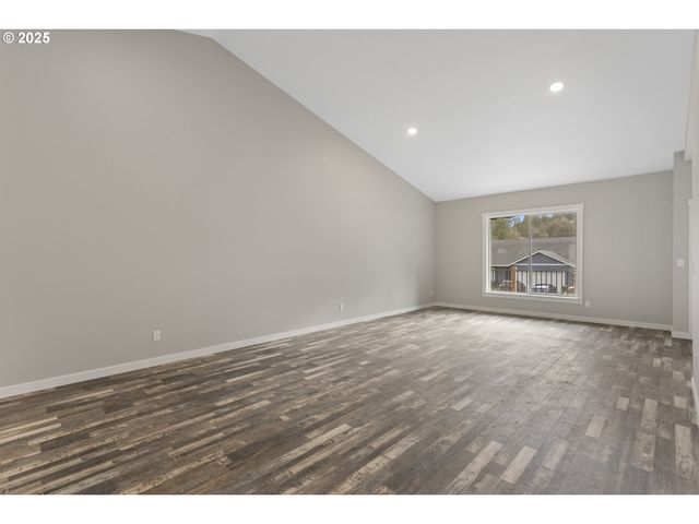 158 E H St, Vernonia, OR 97064