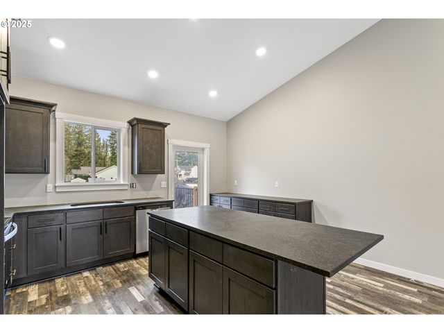 158 E H St, Vernonia, OR 97064