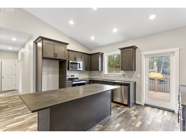 158 E H St, Vernonia, OR 97064