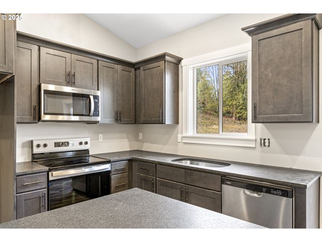 158 E H St, Vernonia, OR 97064