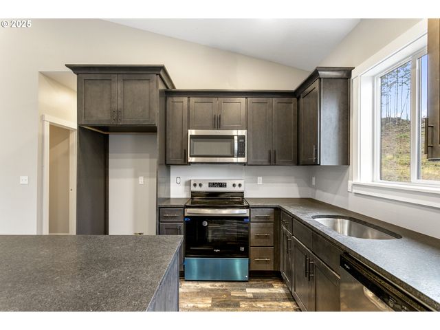 158 E H St, Vernonia, OR 97064