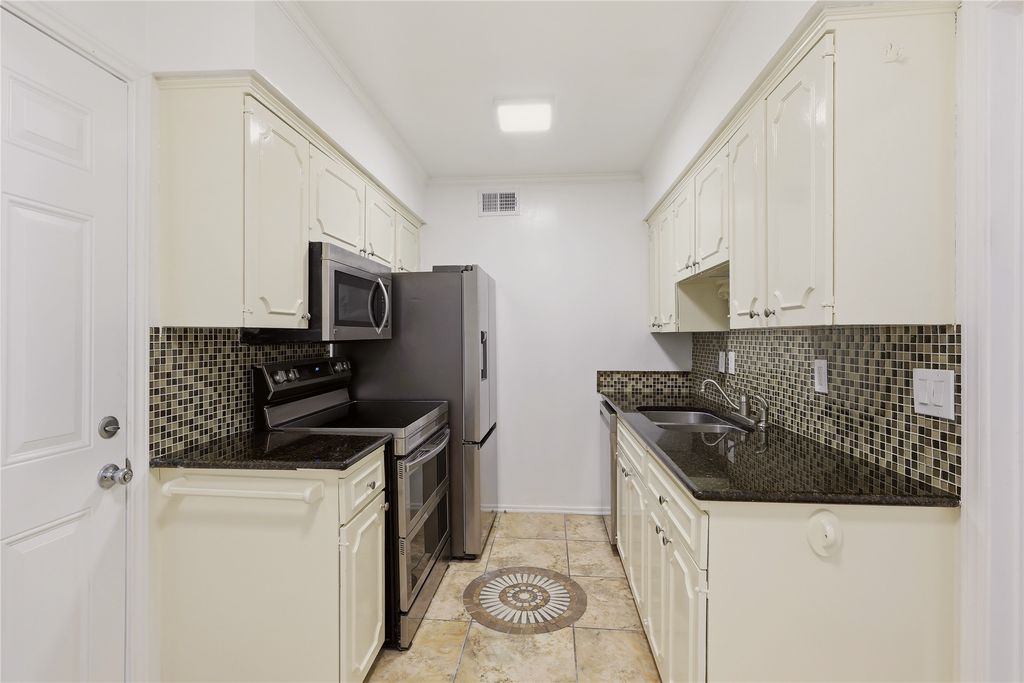 7937 Royal Lane 124, Dallas, TX 75230