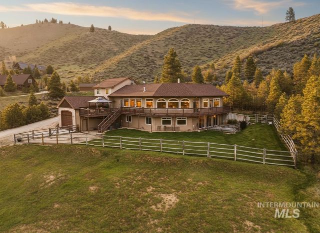 65 Peregrine Dr, Boise, ID 83716 property photo