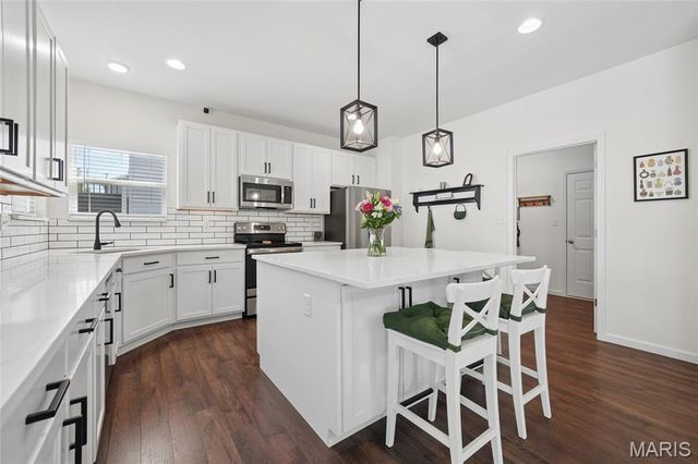 4329 South Bend Court, St Louis, MO 63129