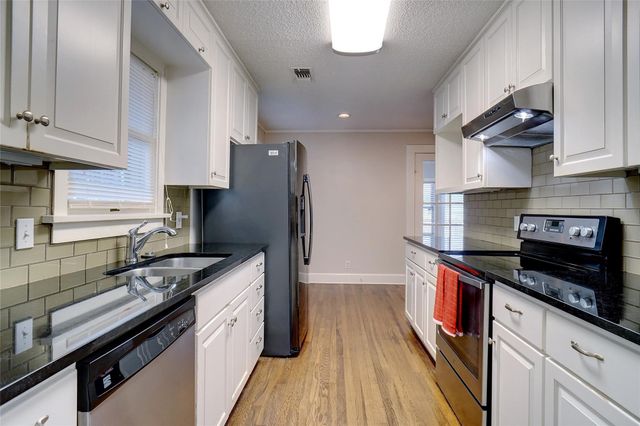 3201 Cockrell Avenue, Fort Worth, TX 76109