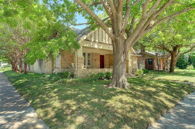 3201 Cockrell Avenue, Fort Worth, TX 76109