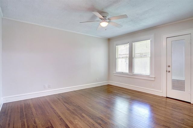 3201 Cockrell Avenue, Fort Worth, TX 76109