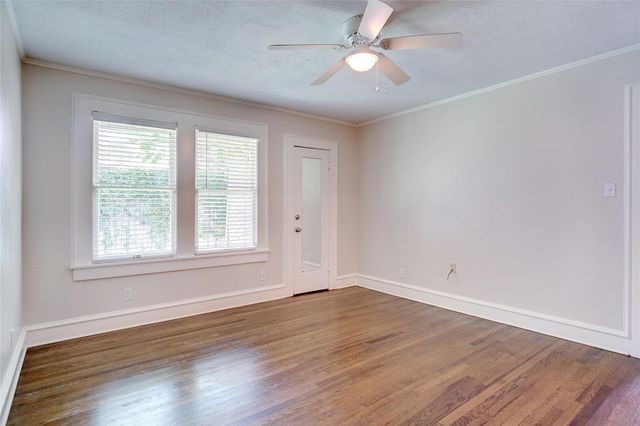 3201 Cockrell Avenue, Fort Worth, TX 76109