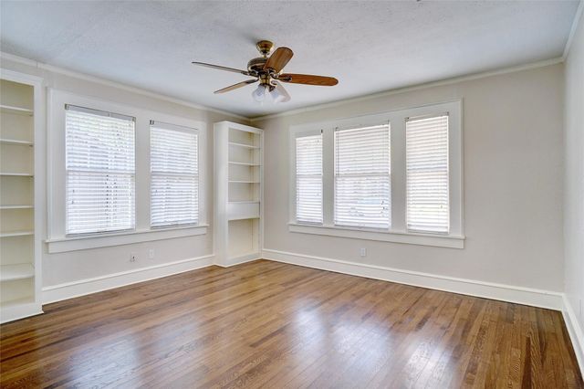 3201 Cockrell Avenue, Fort Worth, TX 76109