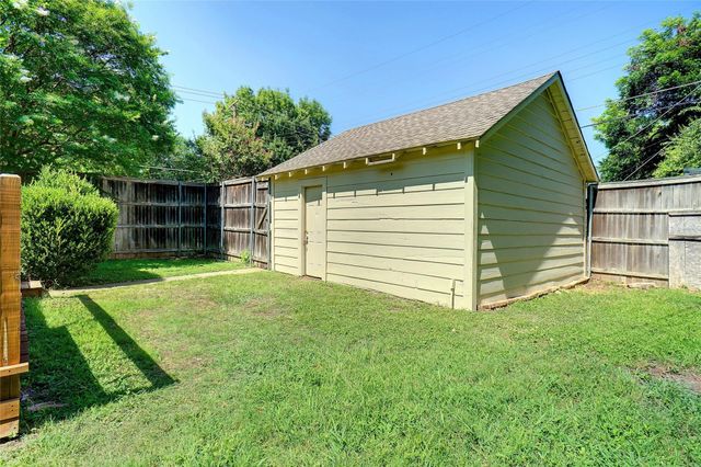 3201 Cockrell Avenue, Fort Worth, TX 76109