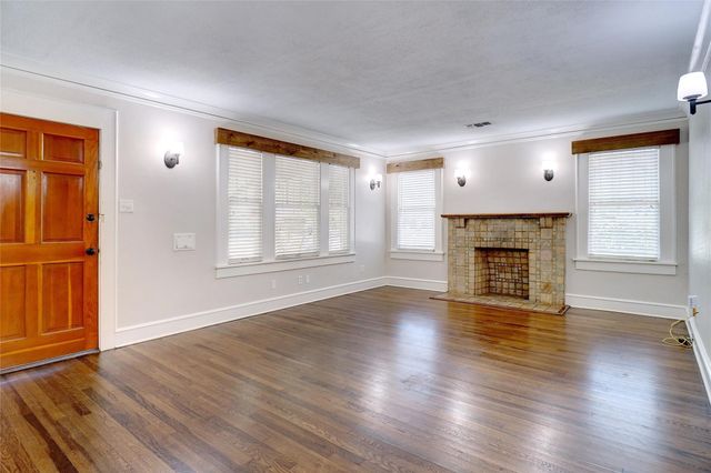 3201 Cockrell Avenue, Fort Worth, TX 76109