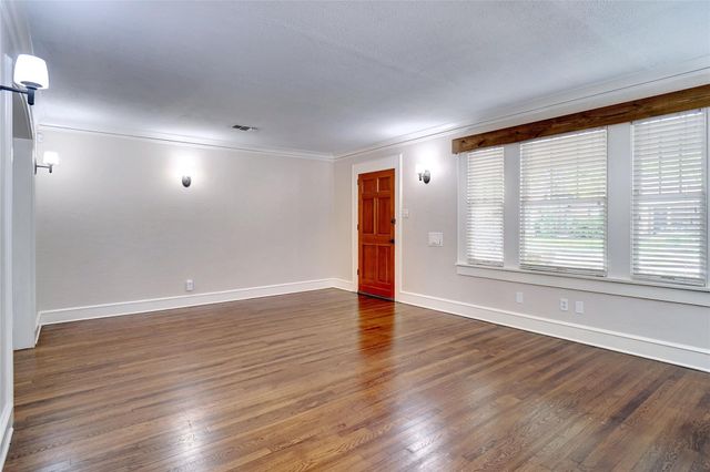 3201 Cockrell Avenue, Fort Worth, TX 76109