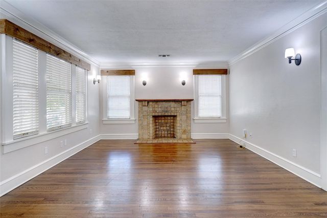 3201 Cockrell Avenue, Fort Worth, TX 76109