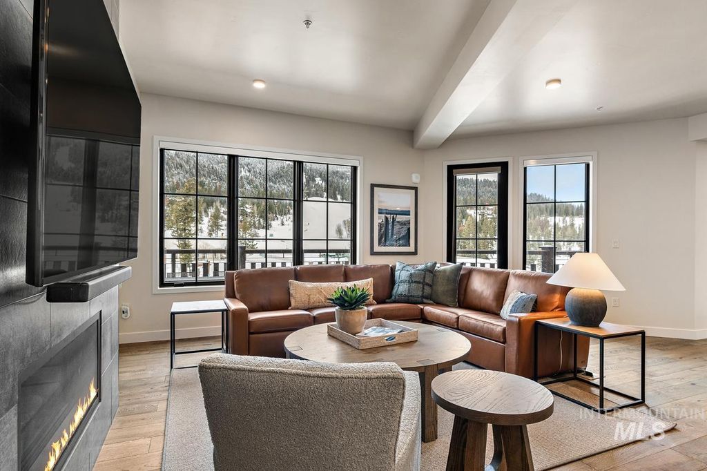 740 Village Drive 301, Donnelly, ID 83615 photo 8