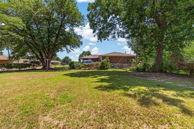 236 Southern Place, Edmond, OK 73013