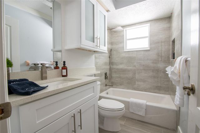 6908 ARBOR OAKS CIRCLE, Bradenton, FL 34209