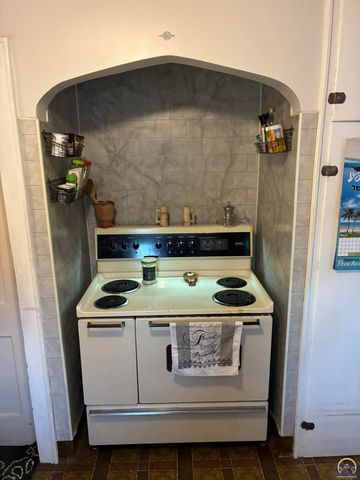 2240 SE Maryland AVE, Topeka, KS 66605