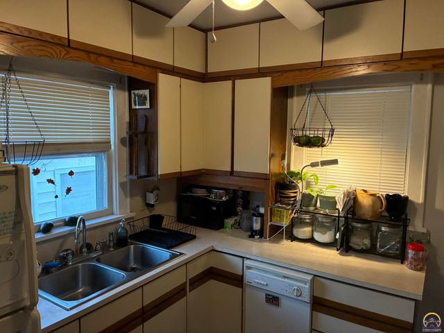 2240 SE Maryland AVE, Topeka, KS 66605