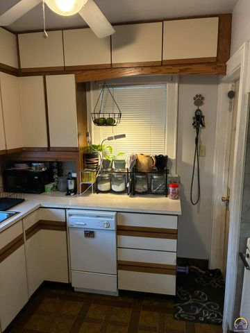 2240 SE Maryland AVE, Topeka, KS 66605