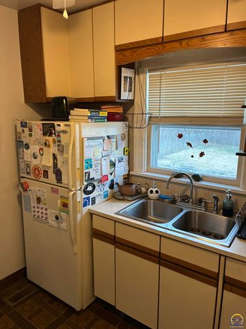 2240 SE Maryland AVE, Topeka, KS 66605