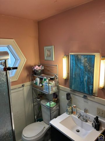 2240 SE Maryland AVE, Topeka, KS 66605