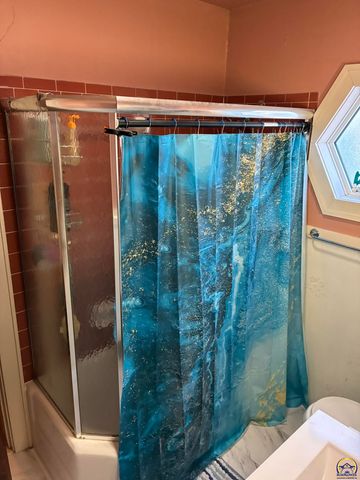 2240 SE Maryland AVE, Topeka, KS 66605