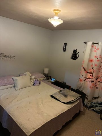 2240 SE Maryland AVE, Topeka, KS 66605