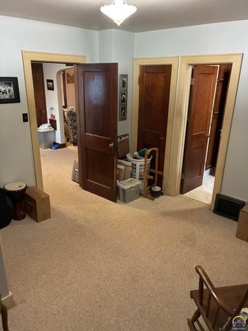 2240 SE Maryland AVE, Topeka, KS 66605