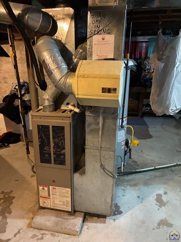 2240 SE Maryland AVE, Topeka, KS 66605